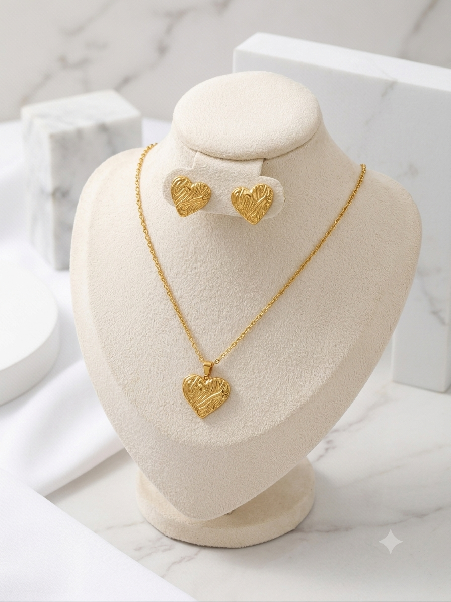 Golden Abstract Textured Heart pendant set