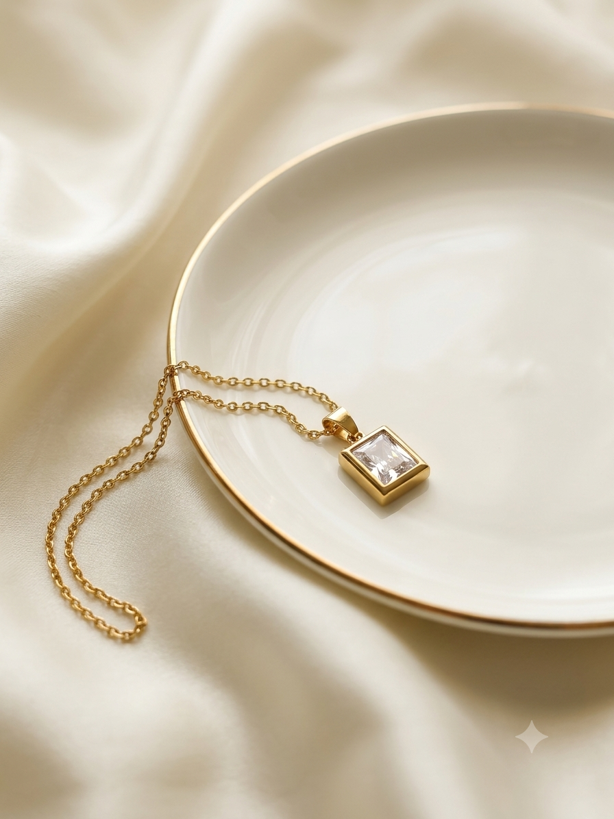 Aura emerald gold pendant