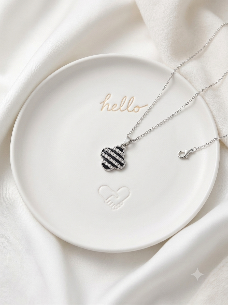 Eclipse striped clover pendant