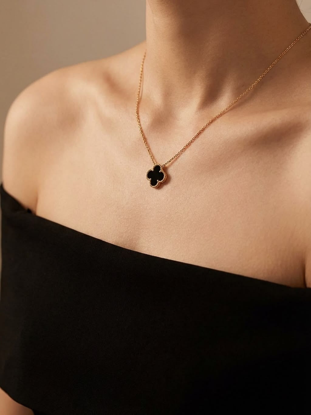 Black clover pendant set